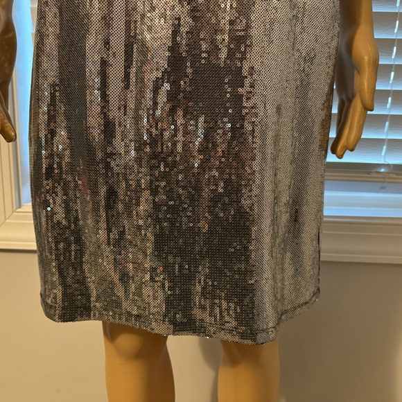 Beautiful Shelby Nights size 6 silver sequin dress machine washable NWT - Picture 3 of 7